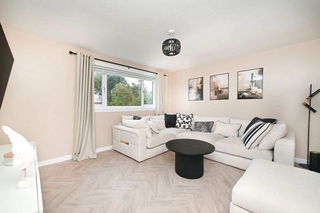 Property photo 2 of 34