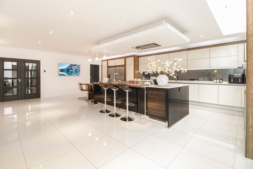 Property photo 2 of 50 4537385