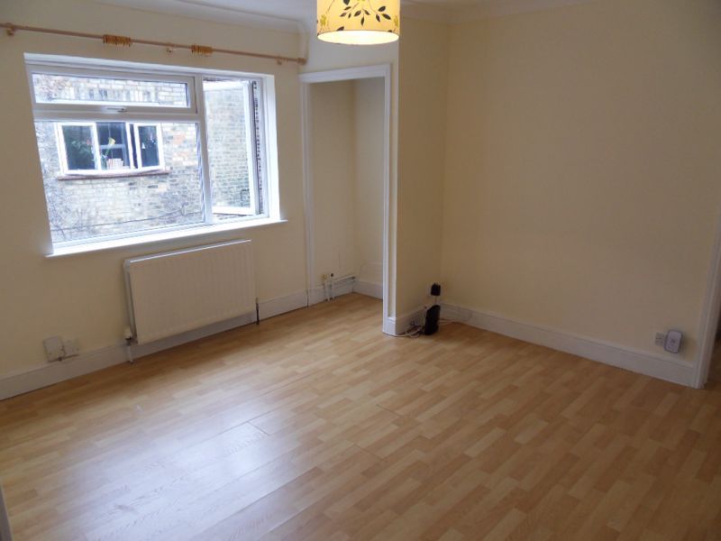 Property photo 3 of 8 Lounge