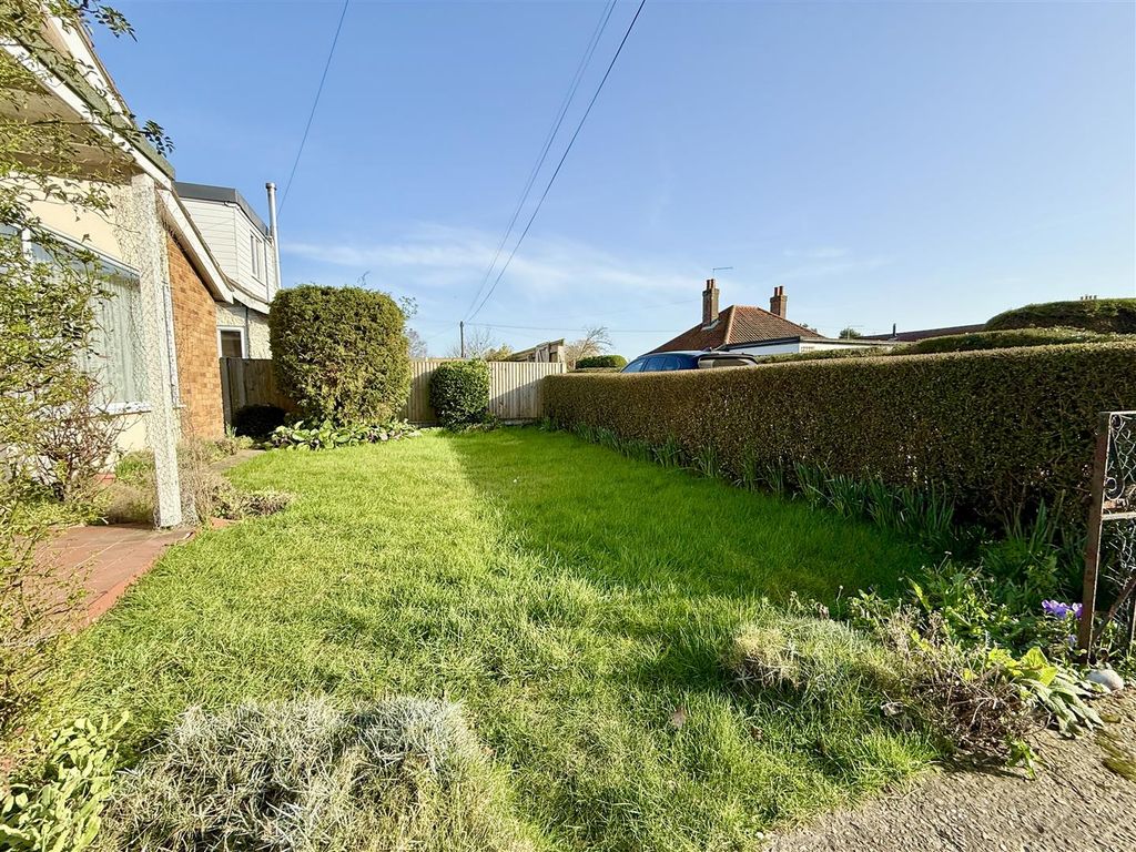 Property photo 2 of 14 Front Garden