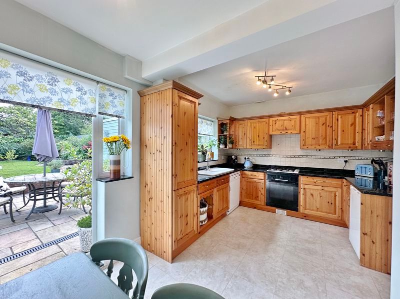 Property photo 3 of 33 Photo 11