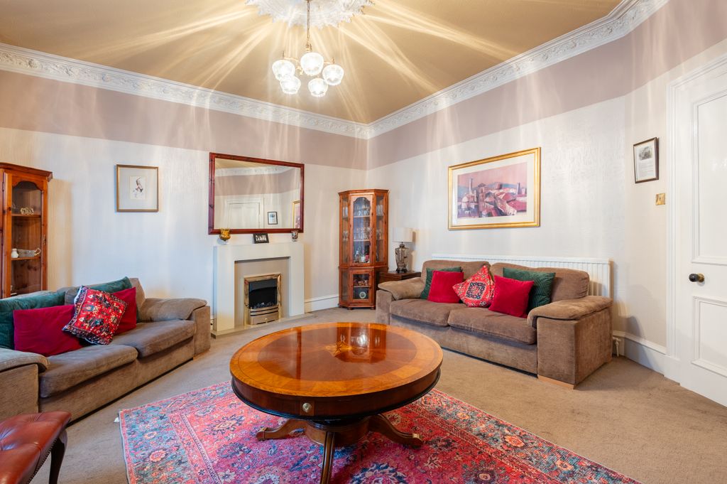 Property photo 3 of 32