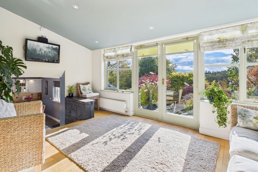 Property photo 3 of 36