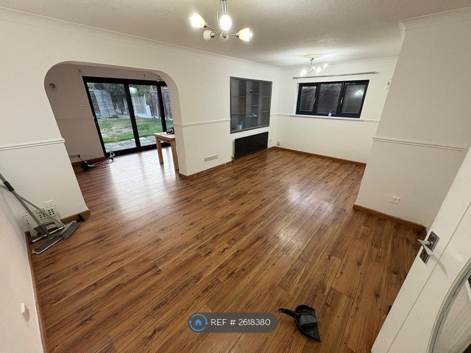 Property photo 3 of 9 Dining Room
