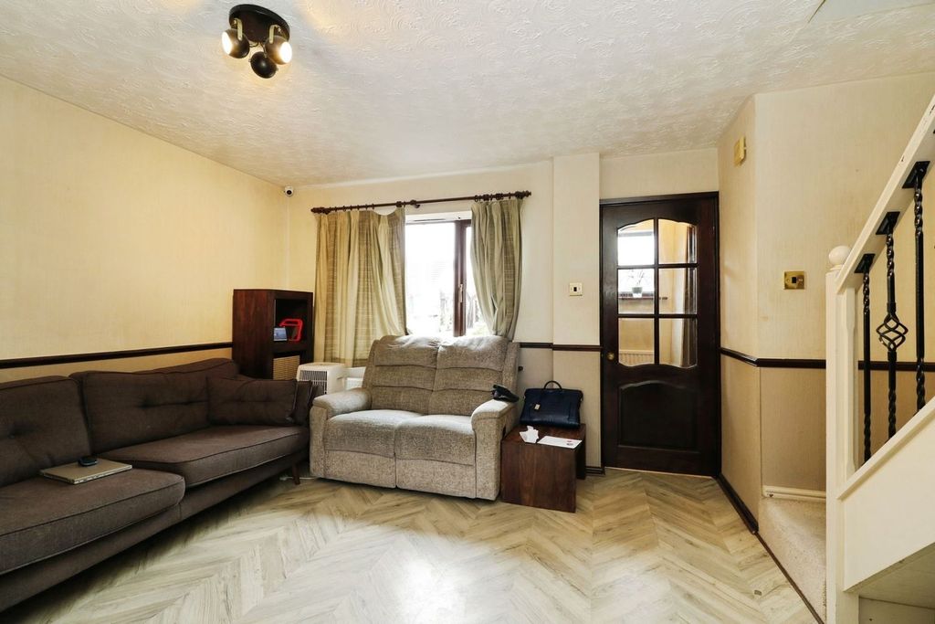 Property photo 3 of 20