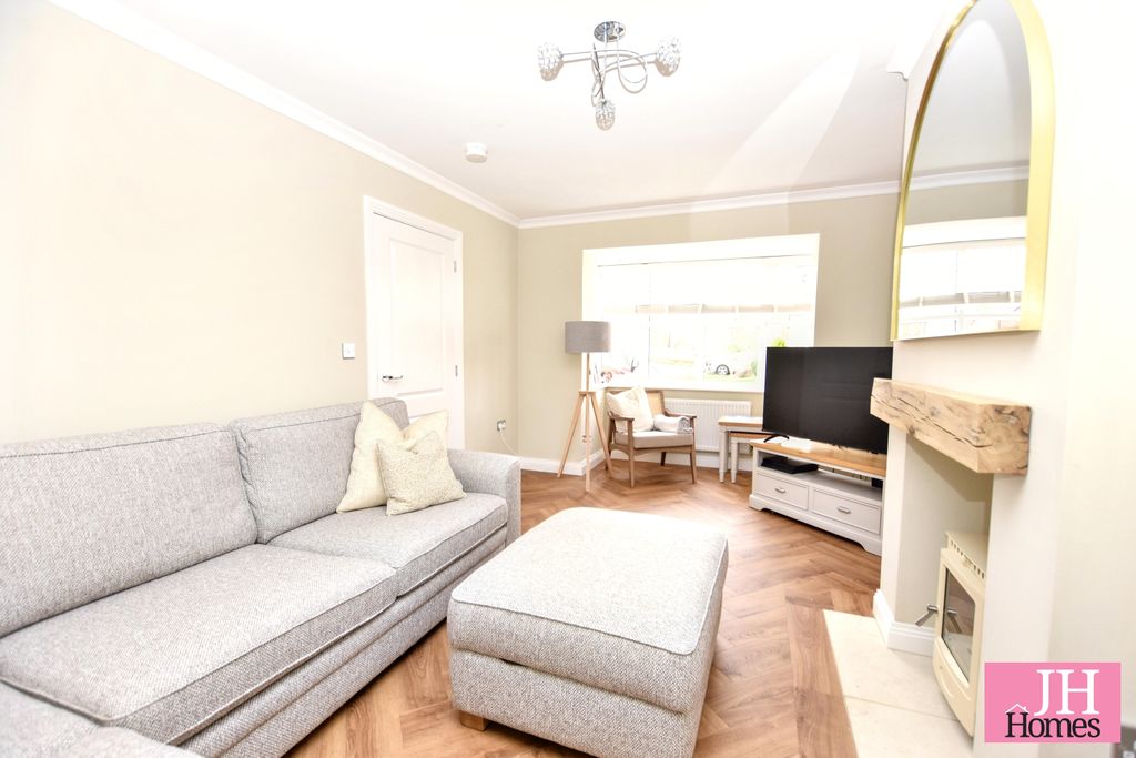 Property photo 2 of 25