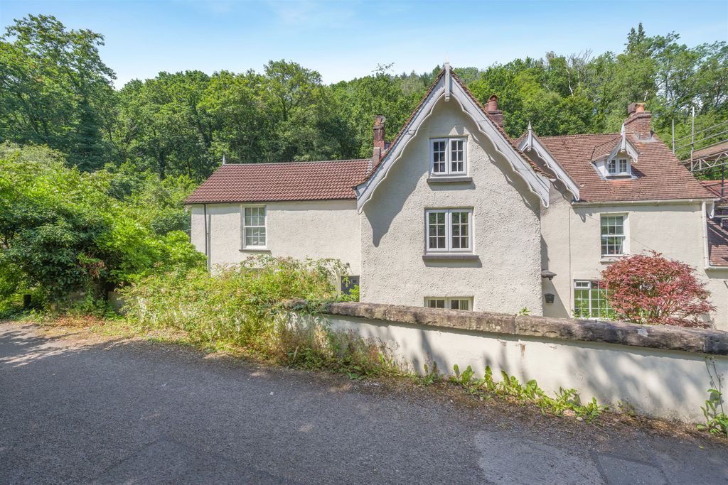 Property photo 1 of 28