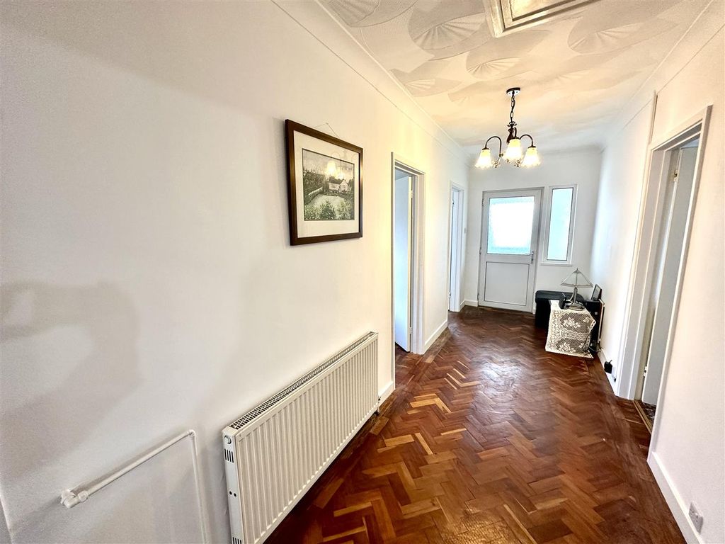Property photo 2 of 25 Entrance Hall