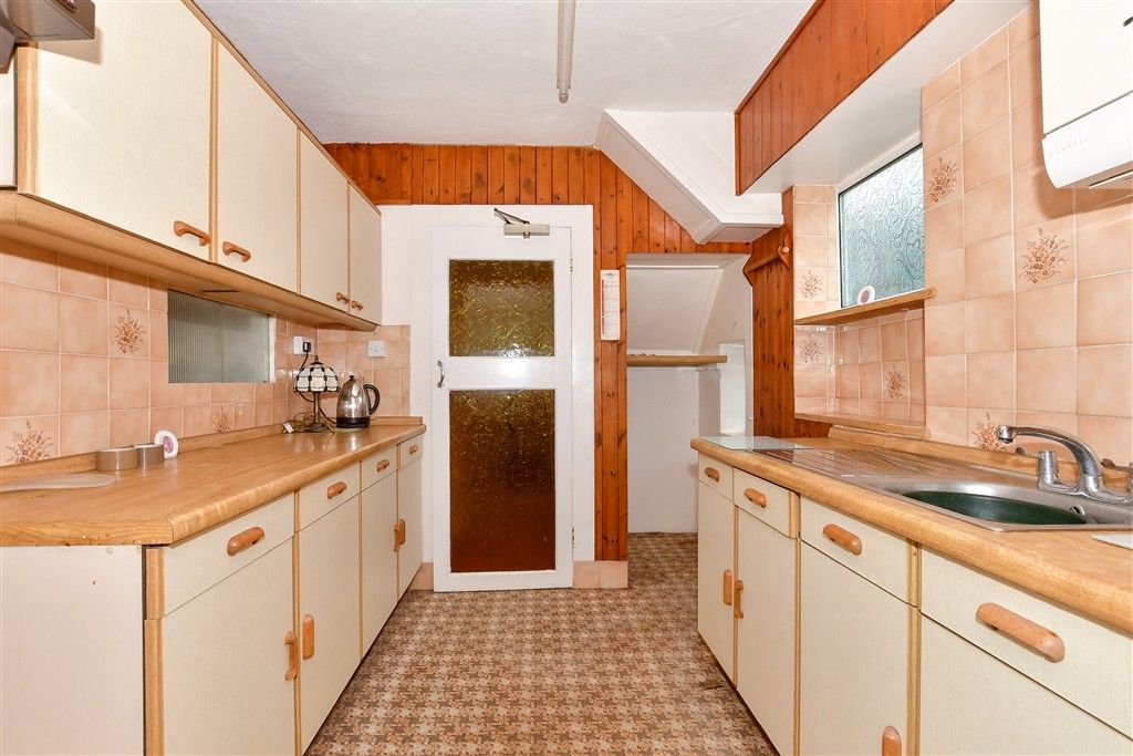 Property photo 2 of 10 Kitchen