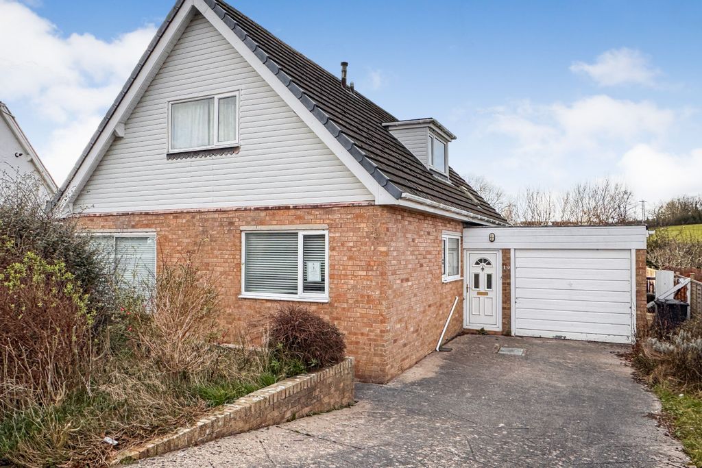 Property photo 1 of 17 19 Hill View Road, Llandudno, Gwynedd, Ll30 1Sp