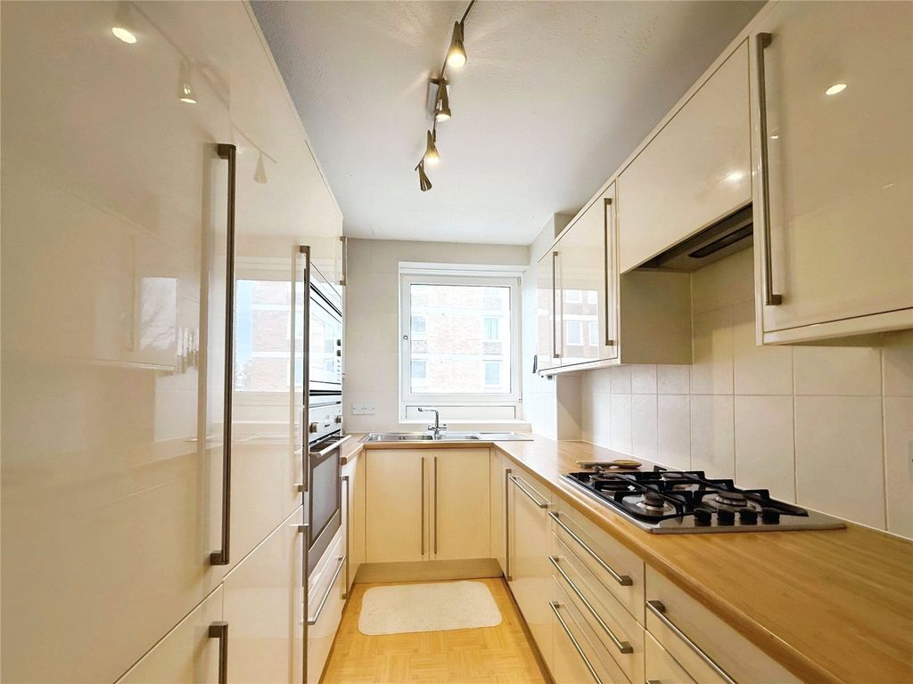 Property photo 3 of 10 Kitchen