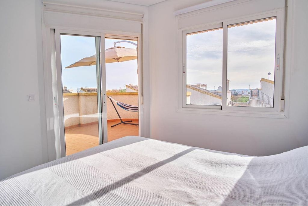 Property photo 2 of 26