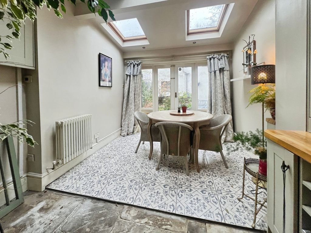 Property photo 3 of 19 Dining Area