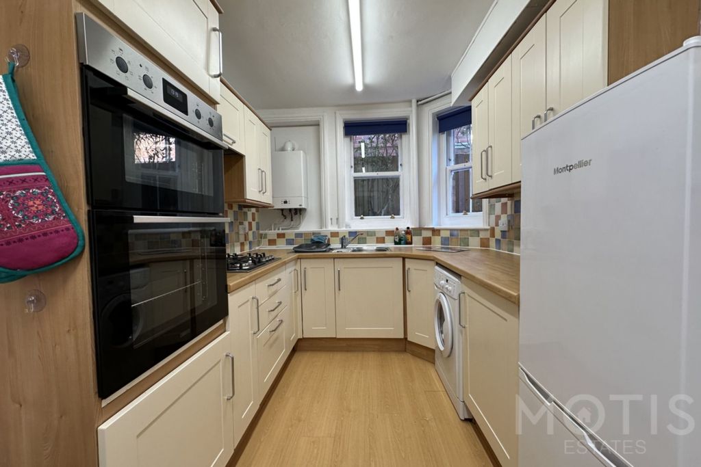 Property photo 3 of 10 Photo 3
