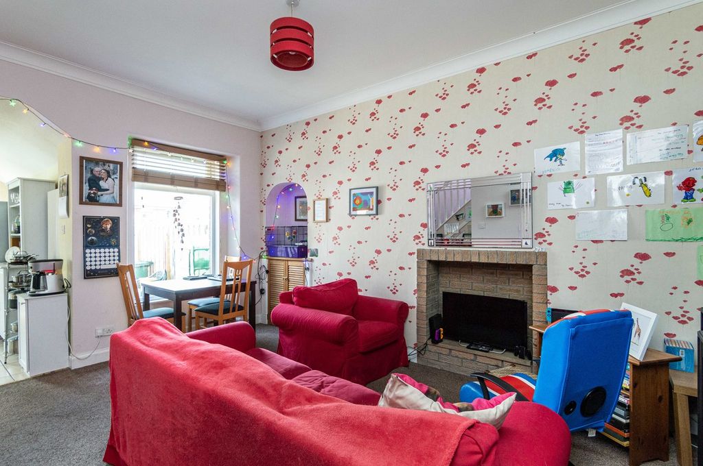 Property photo 2 of 19