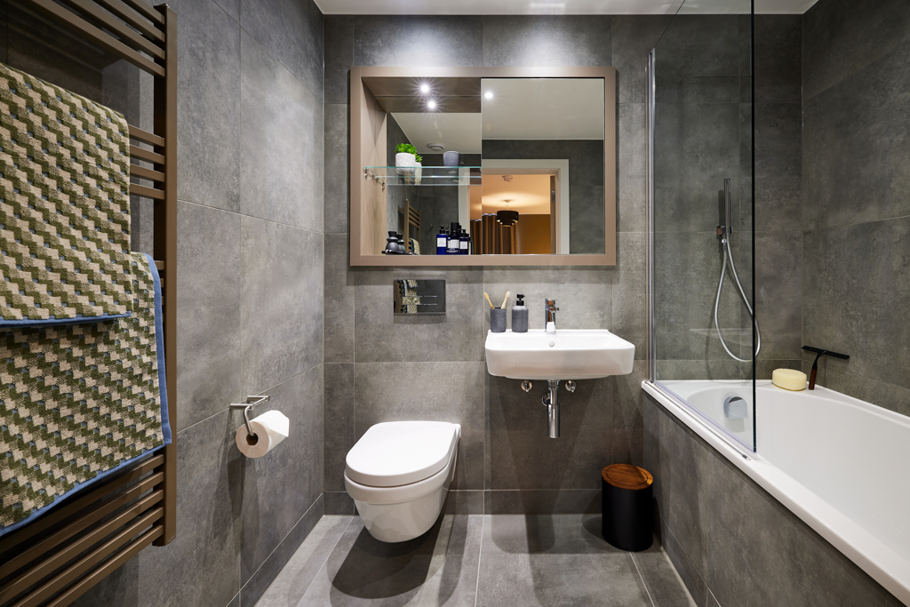 Property photo 1 of 16 Bathroom