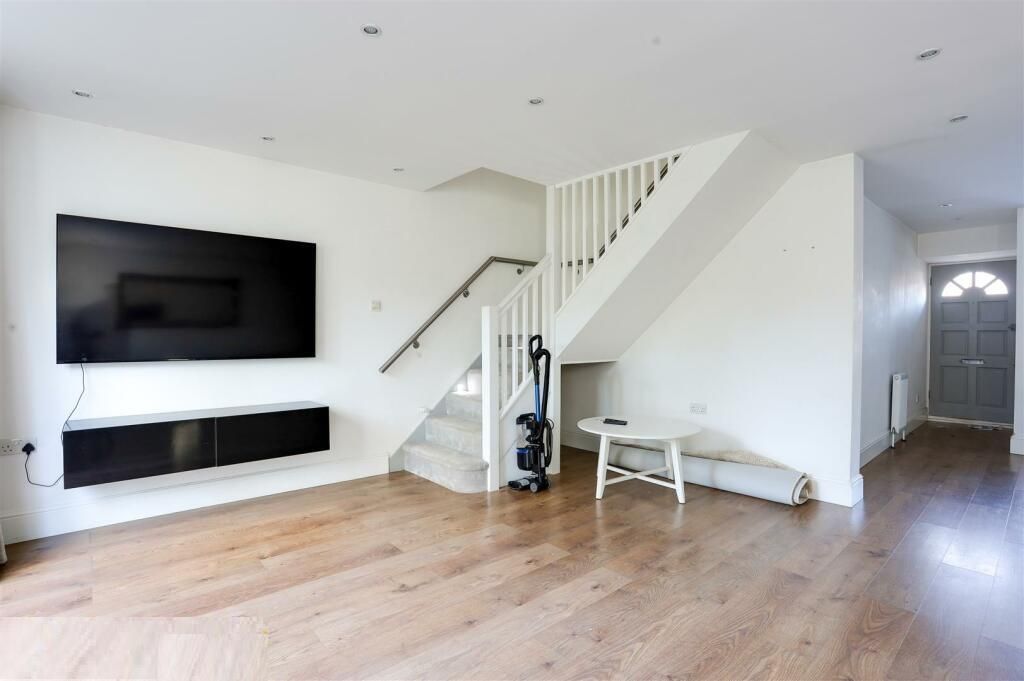 Property photo 3 of 12 223472_33536933_Img_01_0000.Jpeg