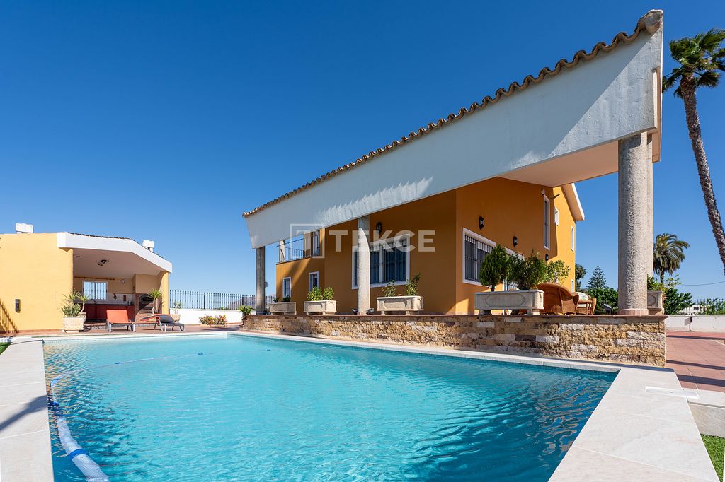 Property photo 1 of 121