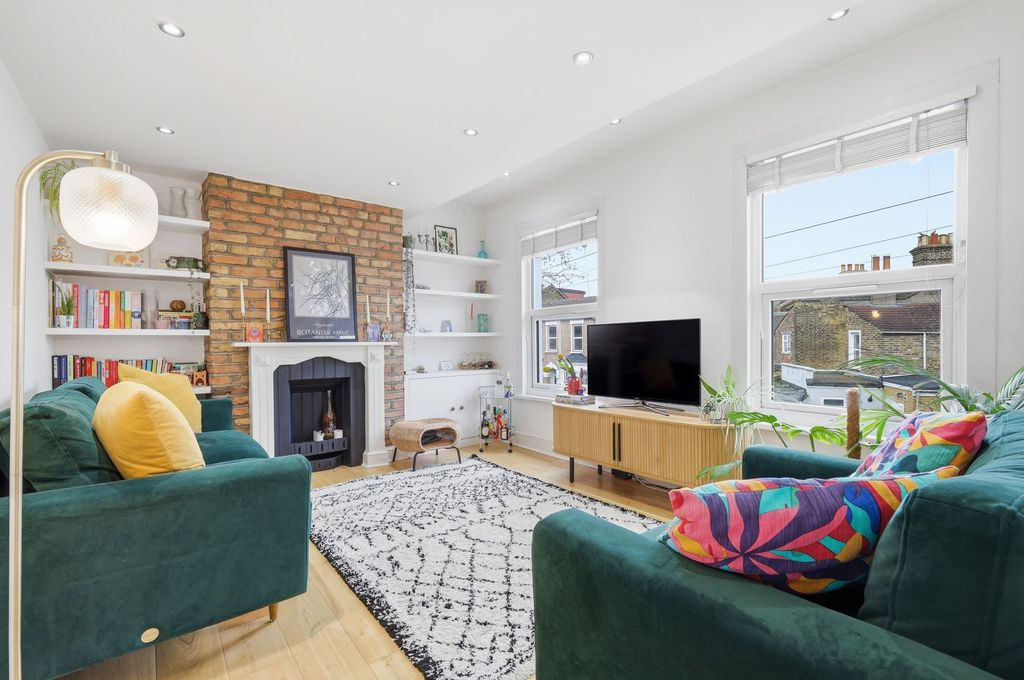 Property photo 2 of 20