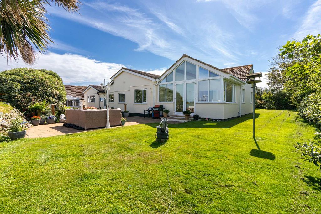 Property photo 3 of 28