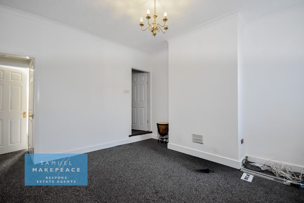 Property photo 3 of 9 Gallery