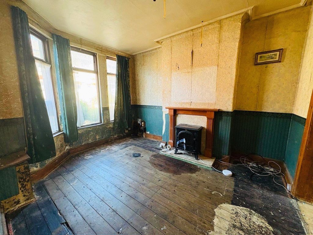 Property photo 2 of 11 Picture No. 12