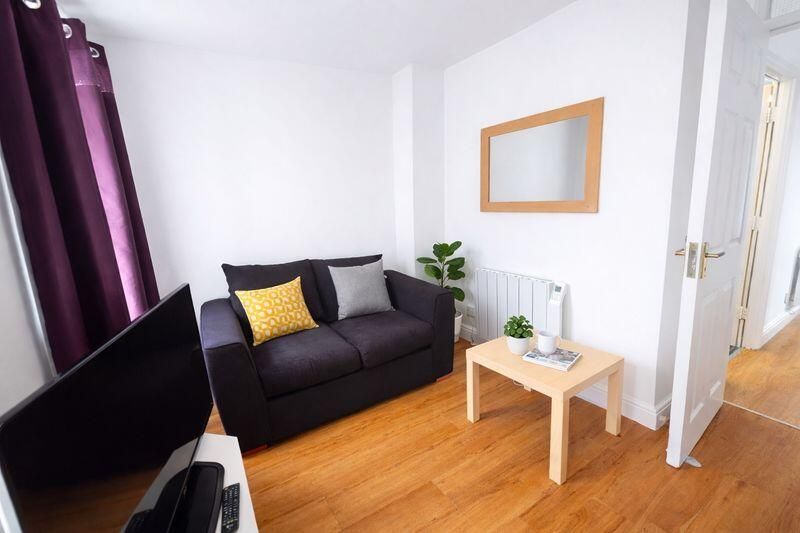 Property photo 1 of 7 Holters Mews, Canterbury