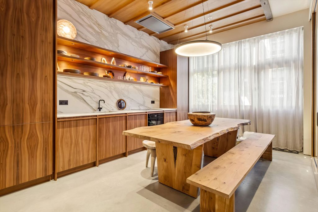 Property photo 3 of 17 Image