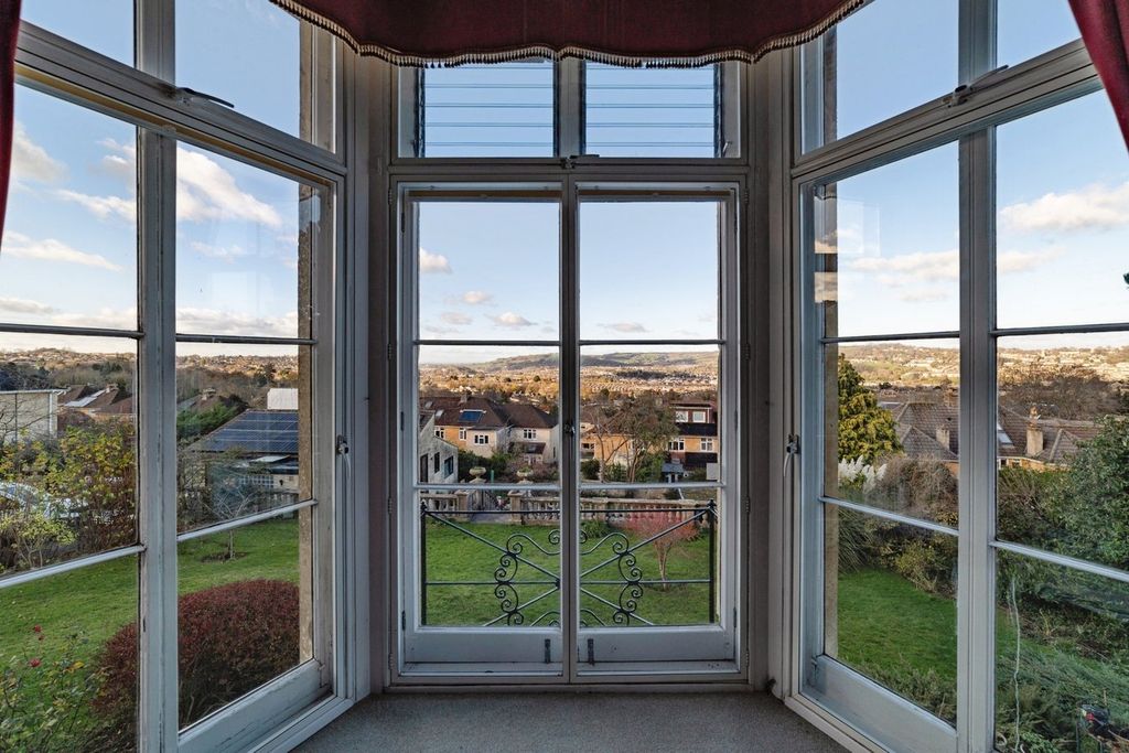 Property photo 2 of 24