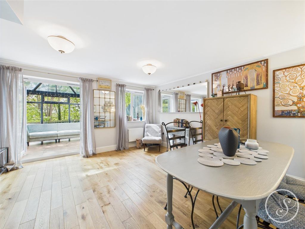 Property photo 2 of 23 Lounge/Diner