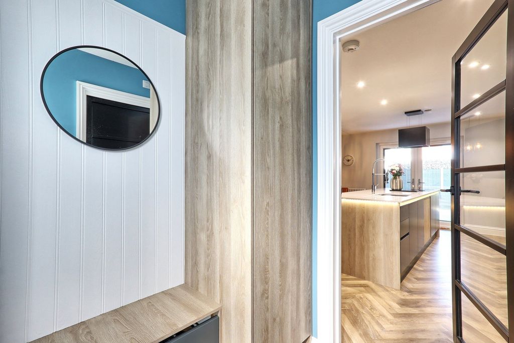 Property photo 2 of 30