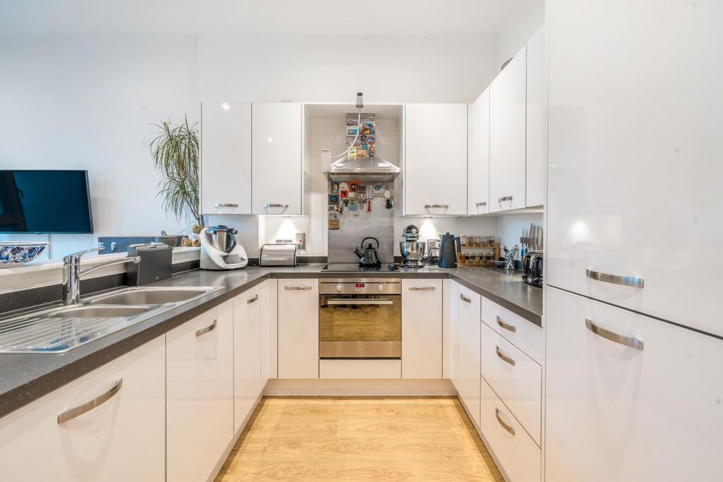 Property photo 3 of 16 Picture 3