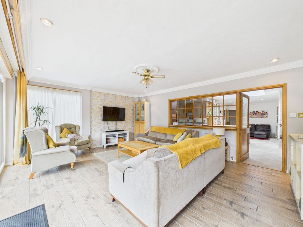 Property photo 3 of 40