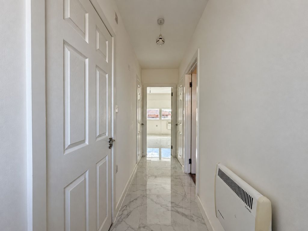 Property photo 2 of 17 Entrance Hall
