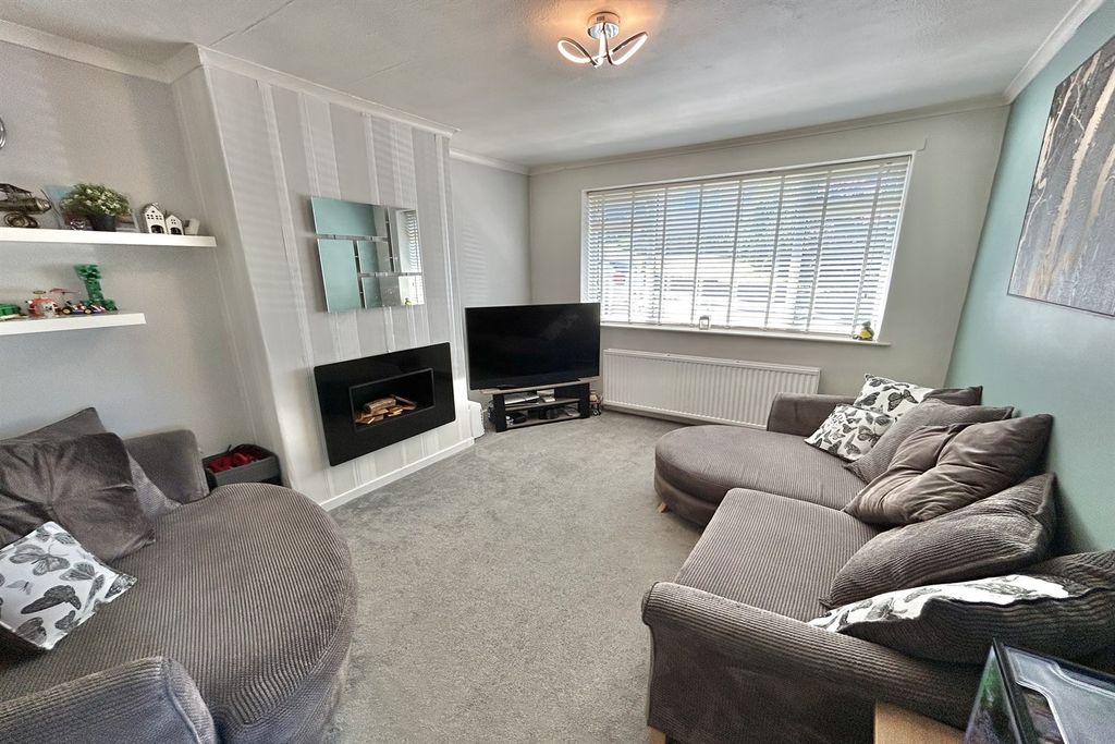 Property photo 2 of 10 Living Room