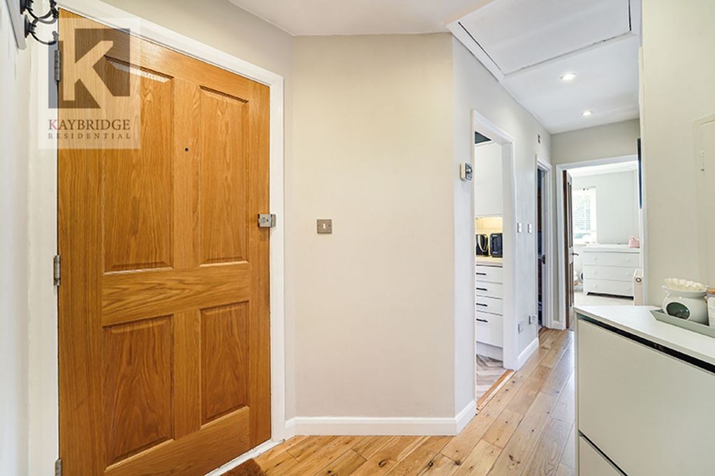 Property photo 3 of 11 Kingston Road, Epsom