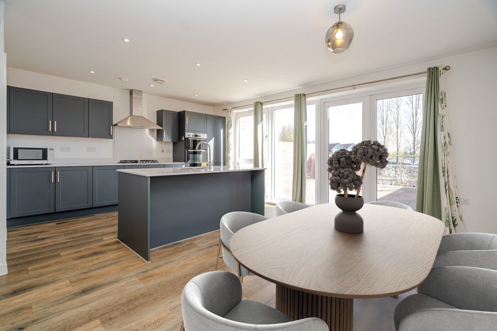 Property photo 3 of 21