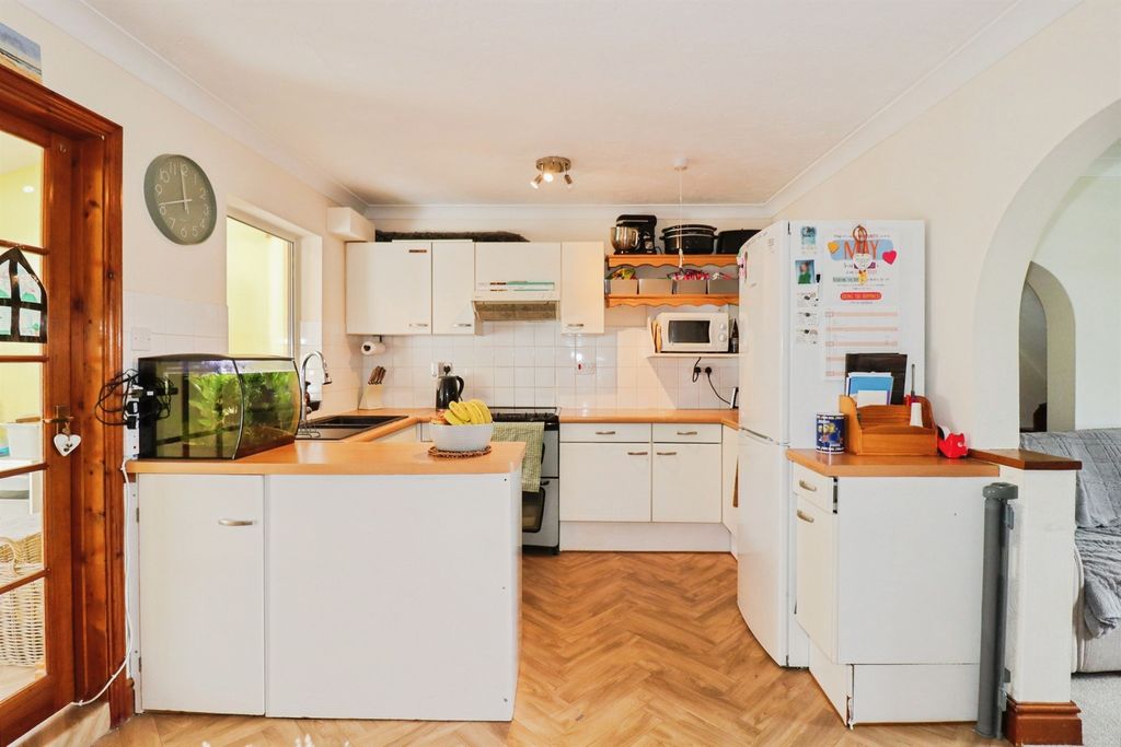 Property photo 2 of 22