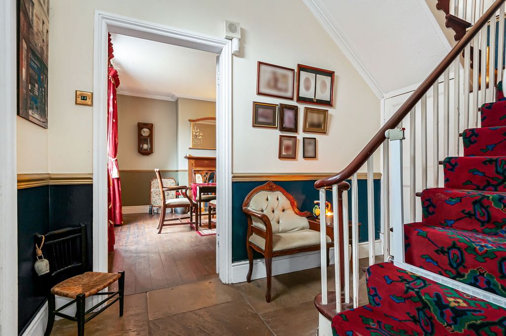 Property photo 2 of 32