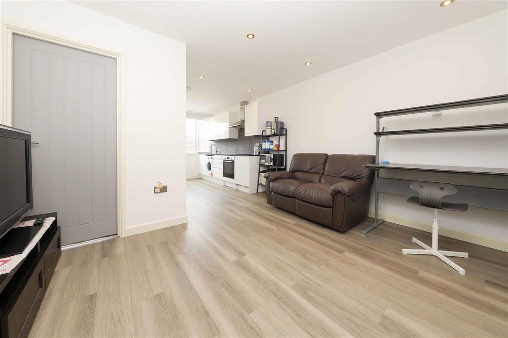 Property photo 1 of 7 Living Space