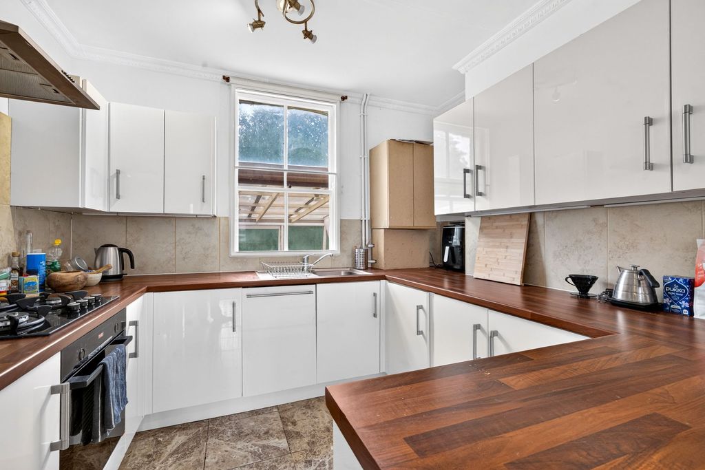 Property photo 3 of 21 Kitchen