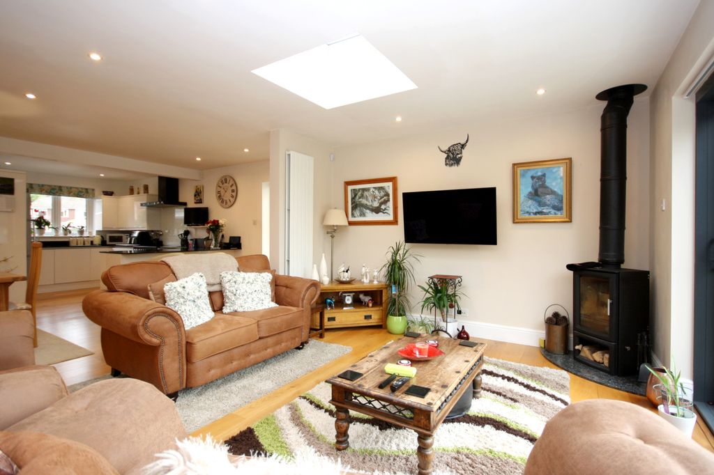 Property photo 3 of 23