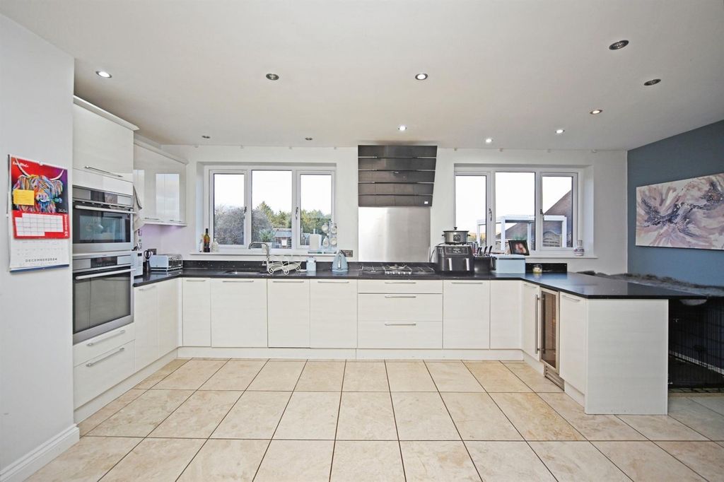 Property photo 2 of 34