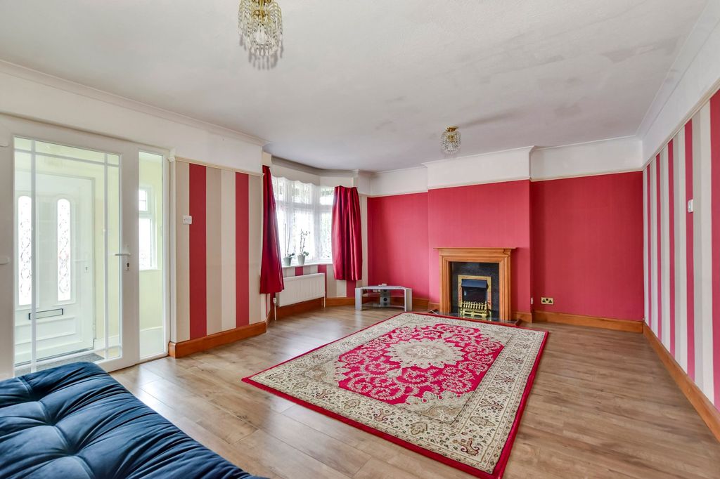 Property photo 3 of 19