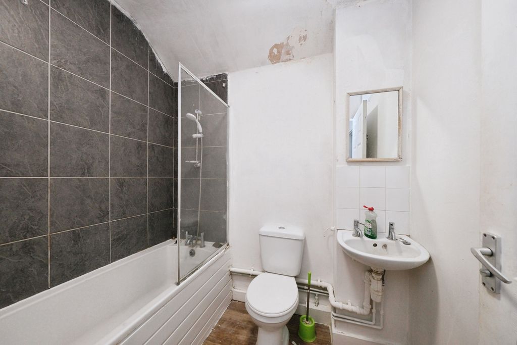 Property photo 3 of 7 Pbox-Img.Jpg