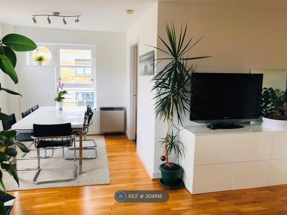 Property photo 1 of 10 Living Room