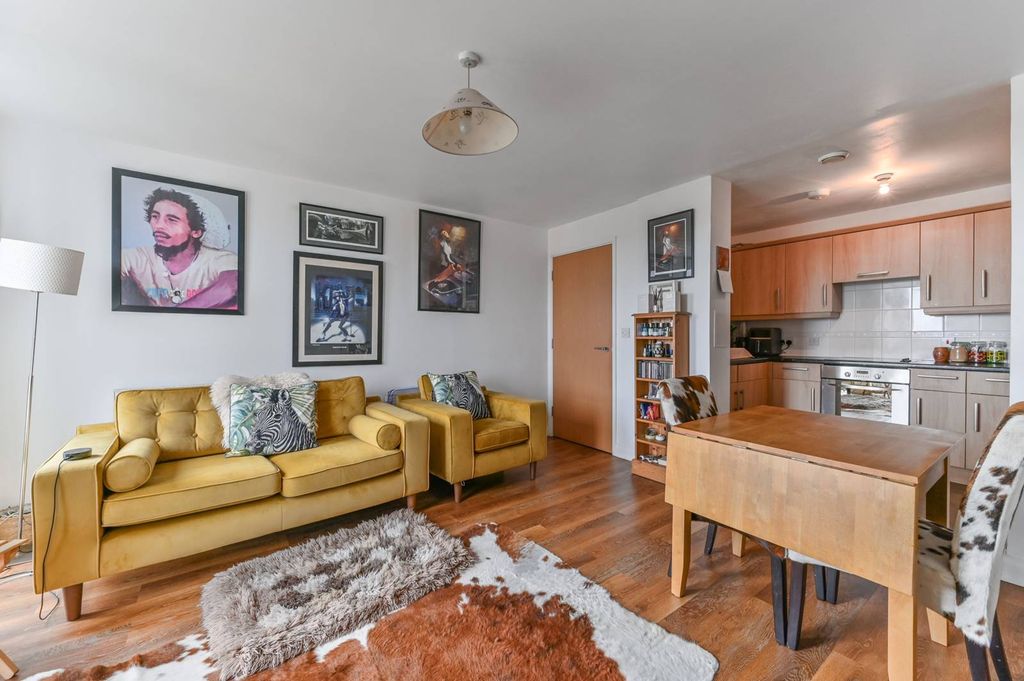 Property photo 3 of 11