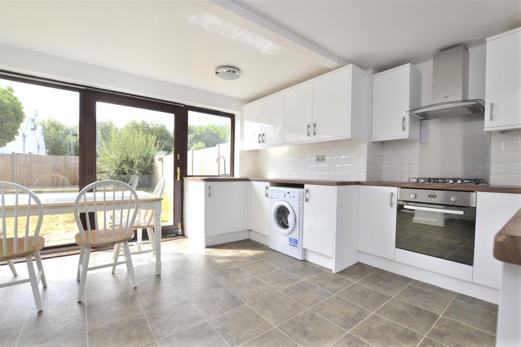 Property photo 3 of 12 Kitchen