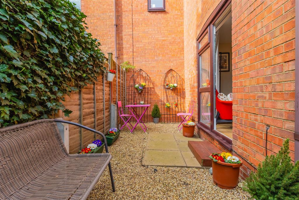 Property photo 3 of 23