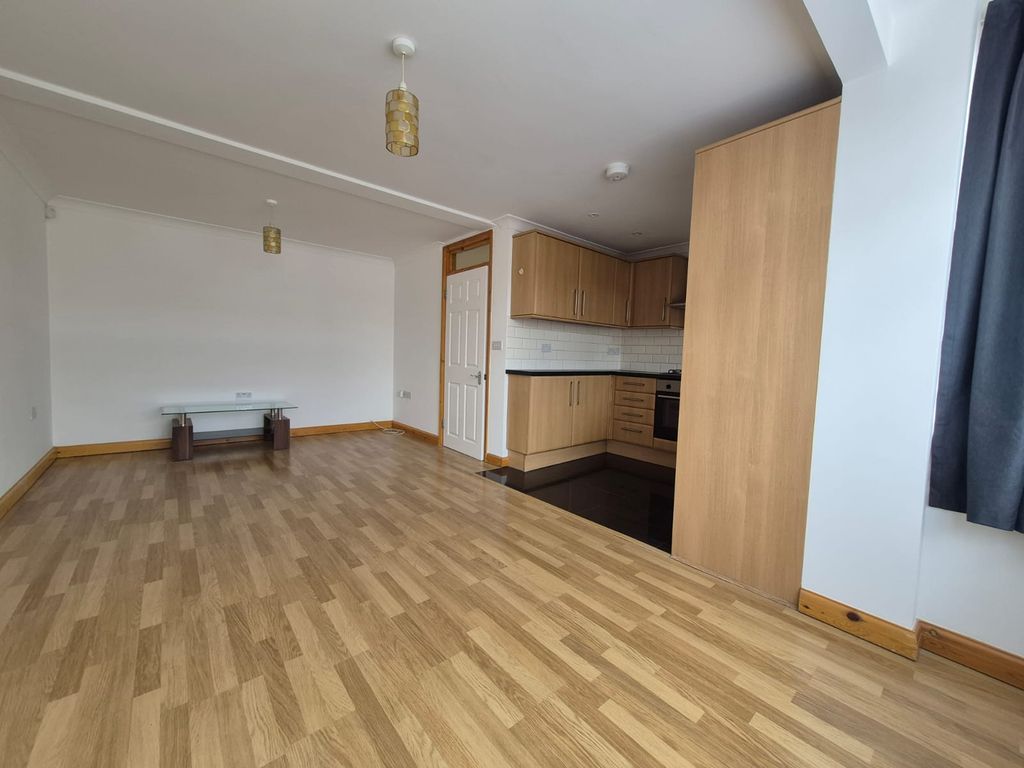Property photo 1 of 9 Beautiful 2 Bedroom First Floor Flat